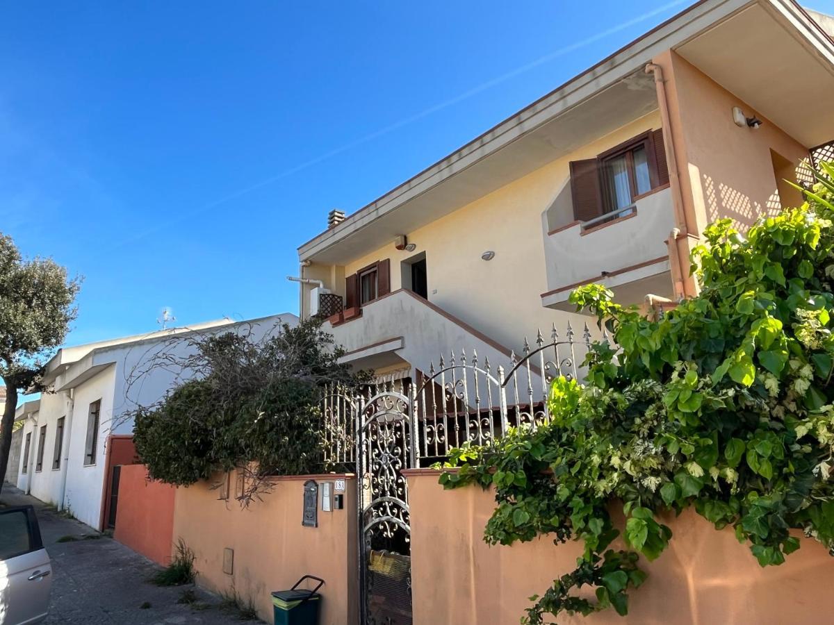Charlotte Apartment - For Family And Groups Porto Torres Buitenkant foto