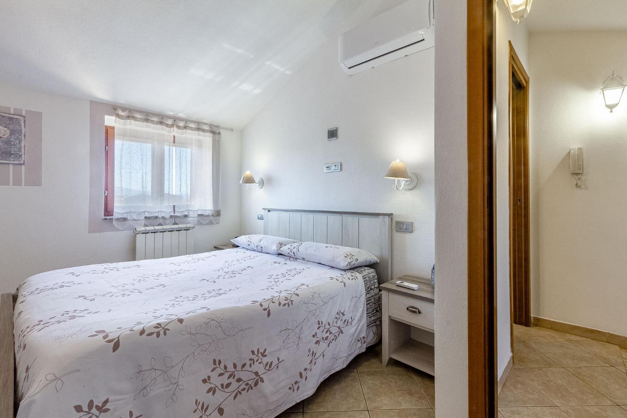 Charlotte Apartment - For Family And Groups Porto Torres Buitenkant foto