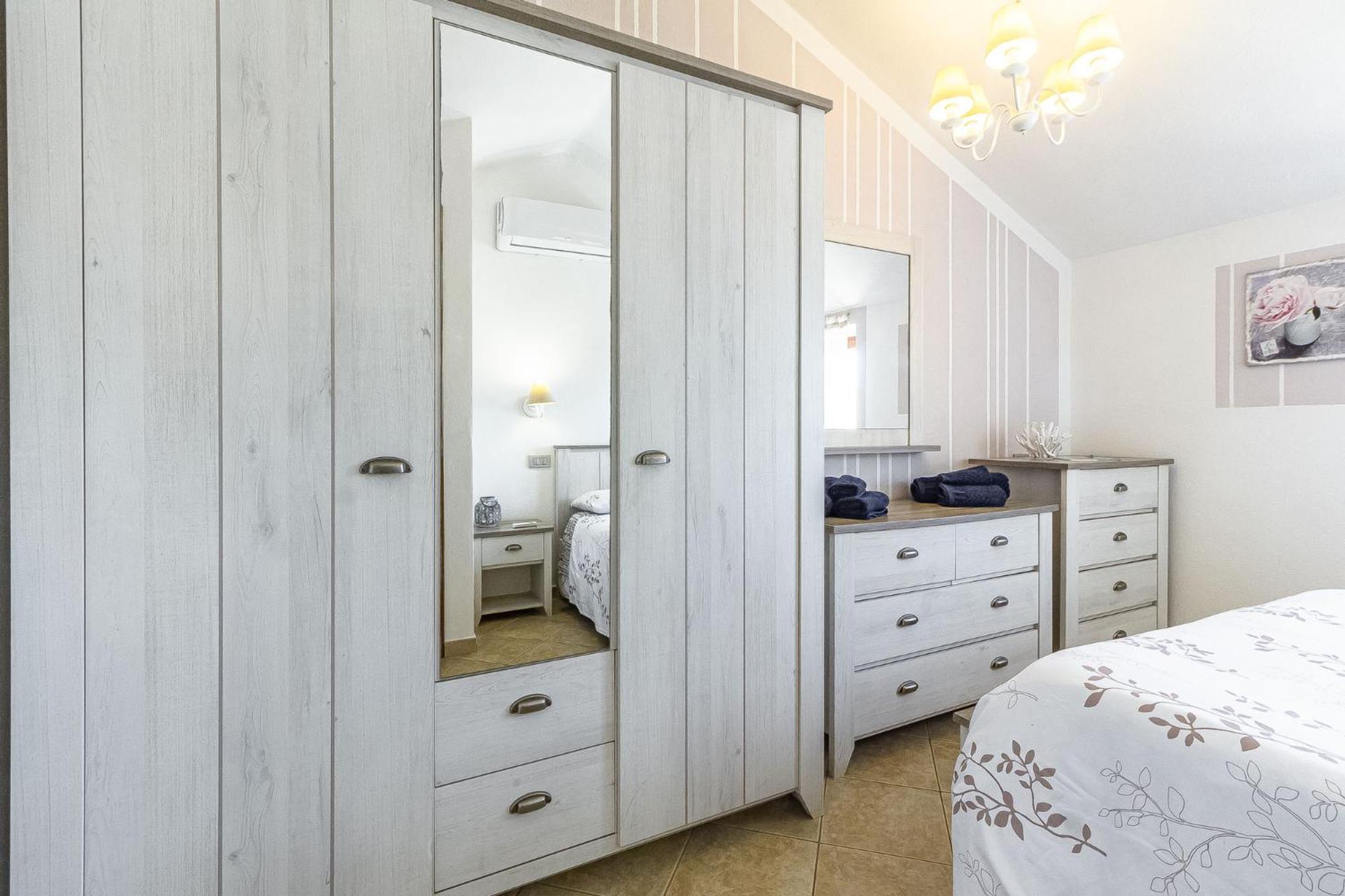 Charlotte Apartment - For Family And Groups Porto Torres Buitenkant foto